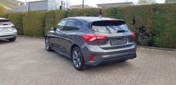 Fahrzeugabbildung Ford Focus Lim. ST-Line