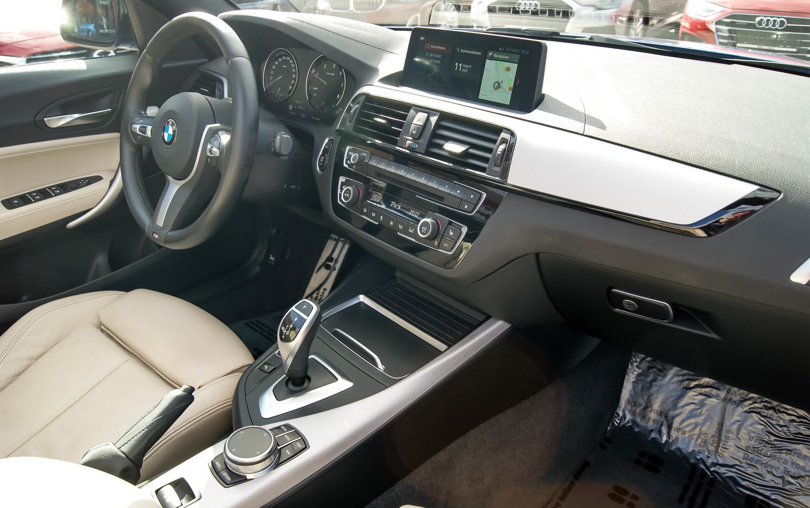 Fahrzeugabbildung BMW 220 d Cabrio M Sport Estoril NAVI LED KAMERA AHK