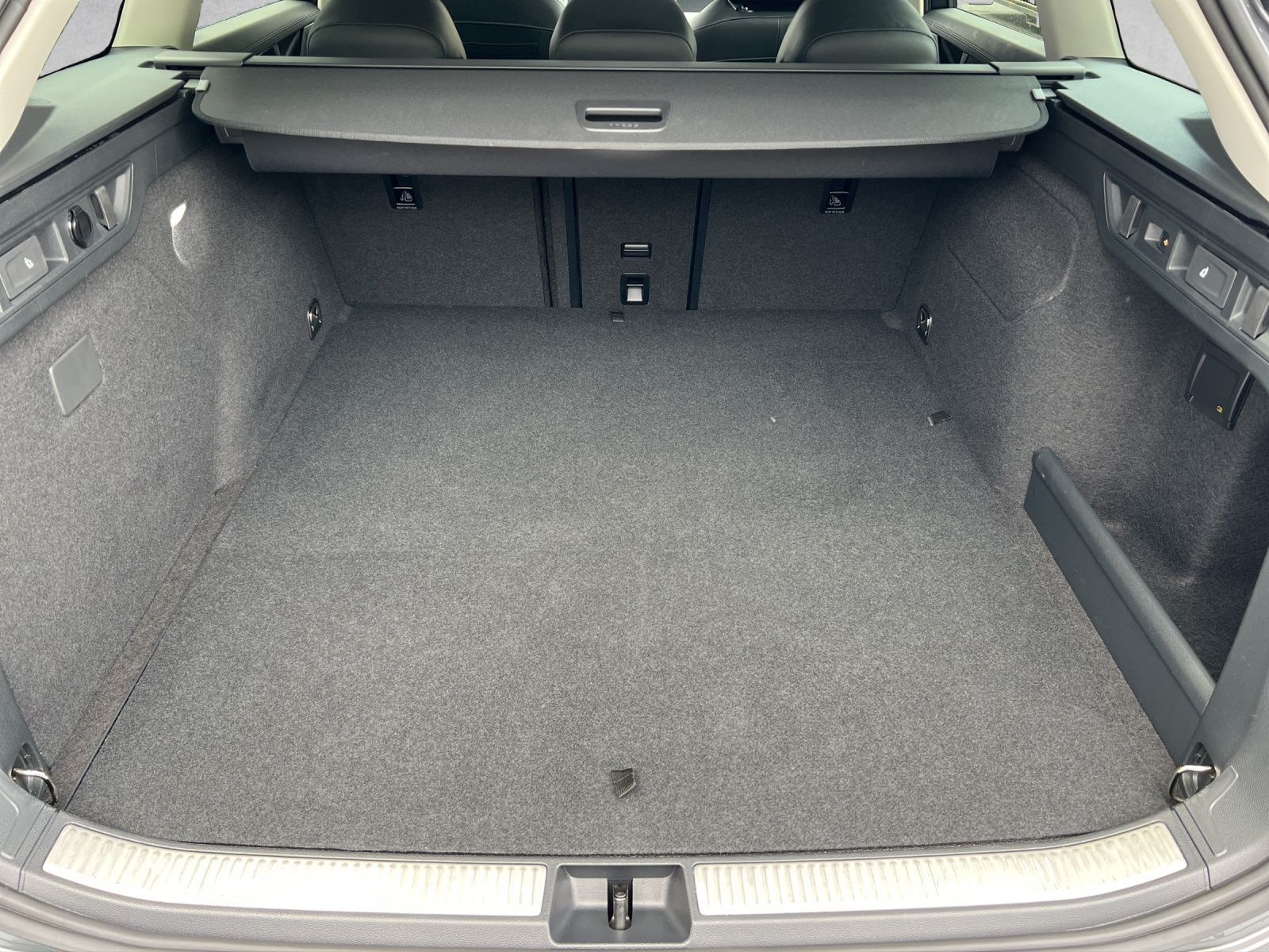 Passat Variant Business 1.5 TSI eHybrid DSG AHK