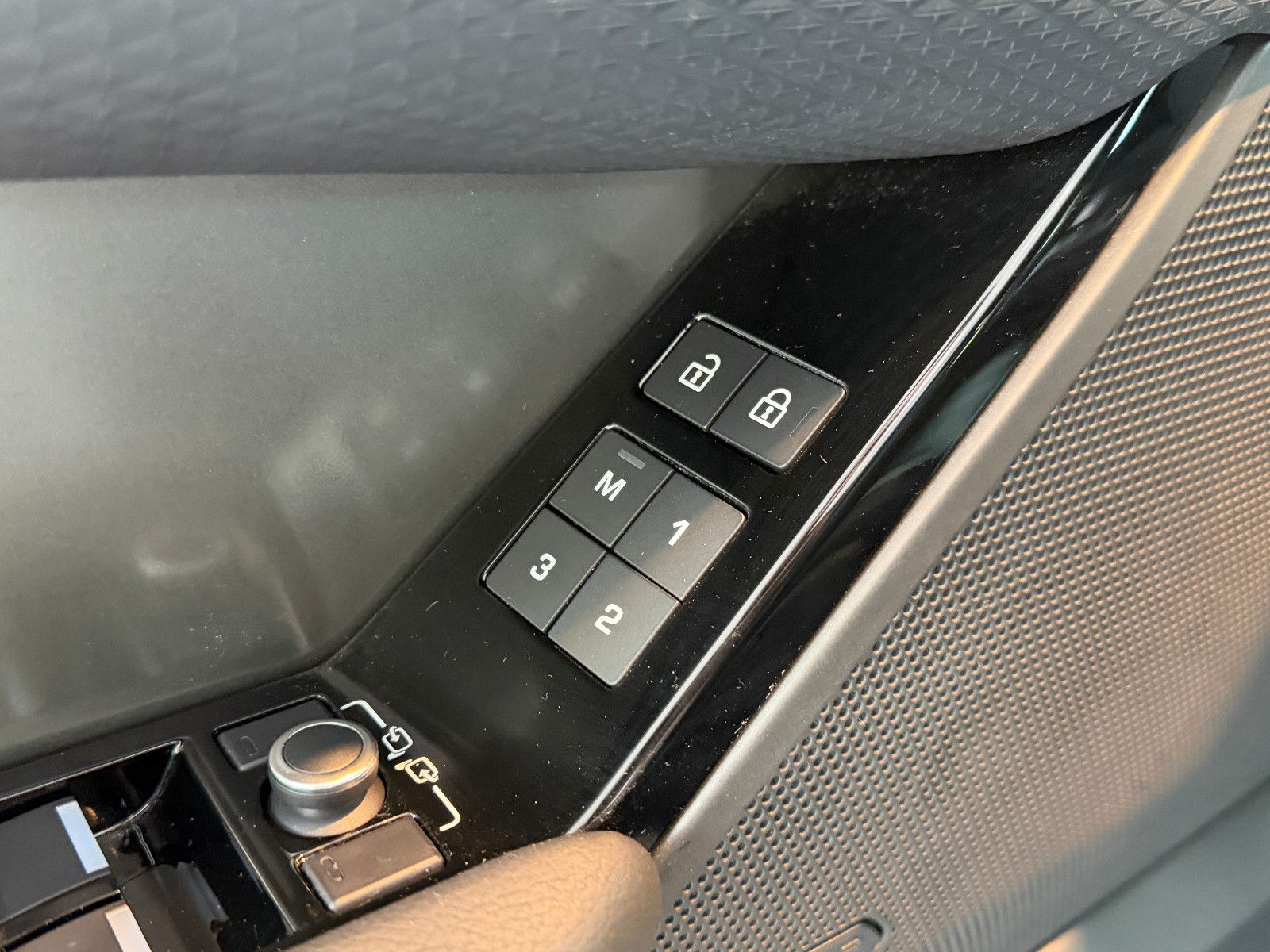 Fahrzeugabbildung Land Rover Range Rover Velar/360*KAM/LED/APPLE/LEDER/