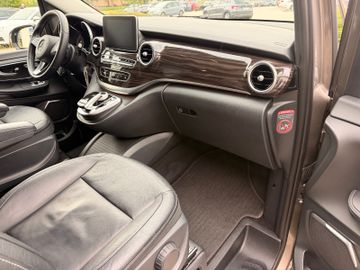Mercedes V 220 - 10