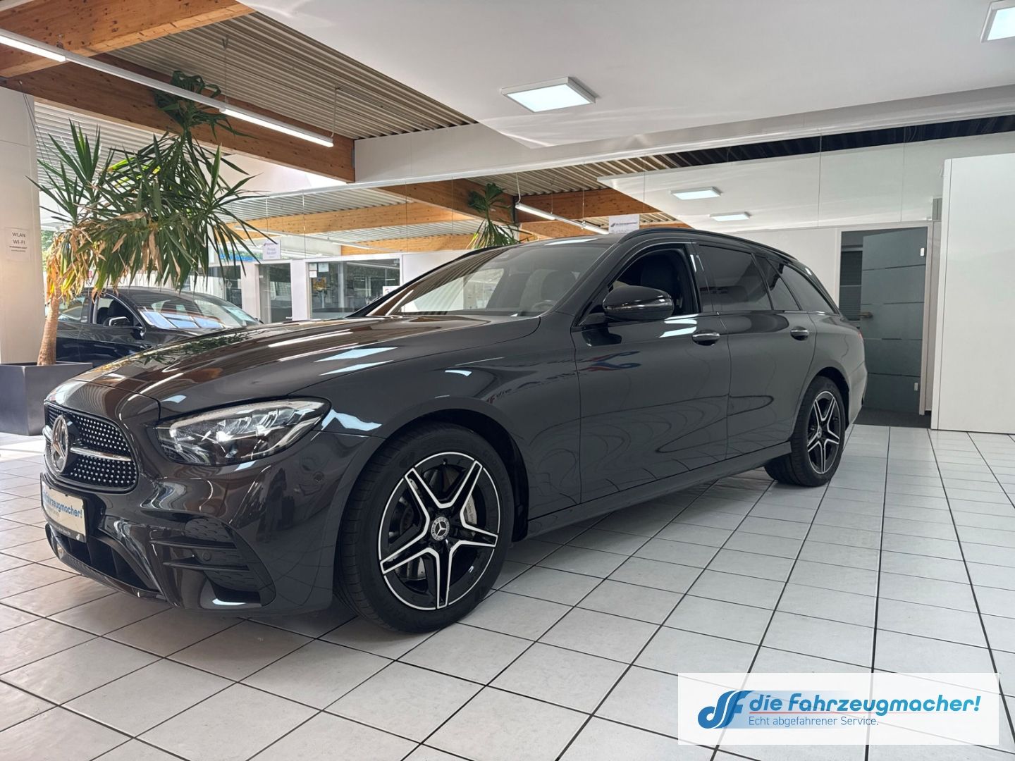 Fahrzeugabbildung Mercedes-Benz E 300 -Klasse EU6d  Sportpaket Niveau Digitales
