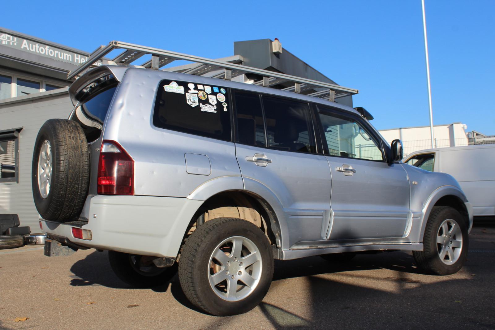 Mitsubishi Pajero 2005 — engine 3.200 cm³, 160 HP (118kW)