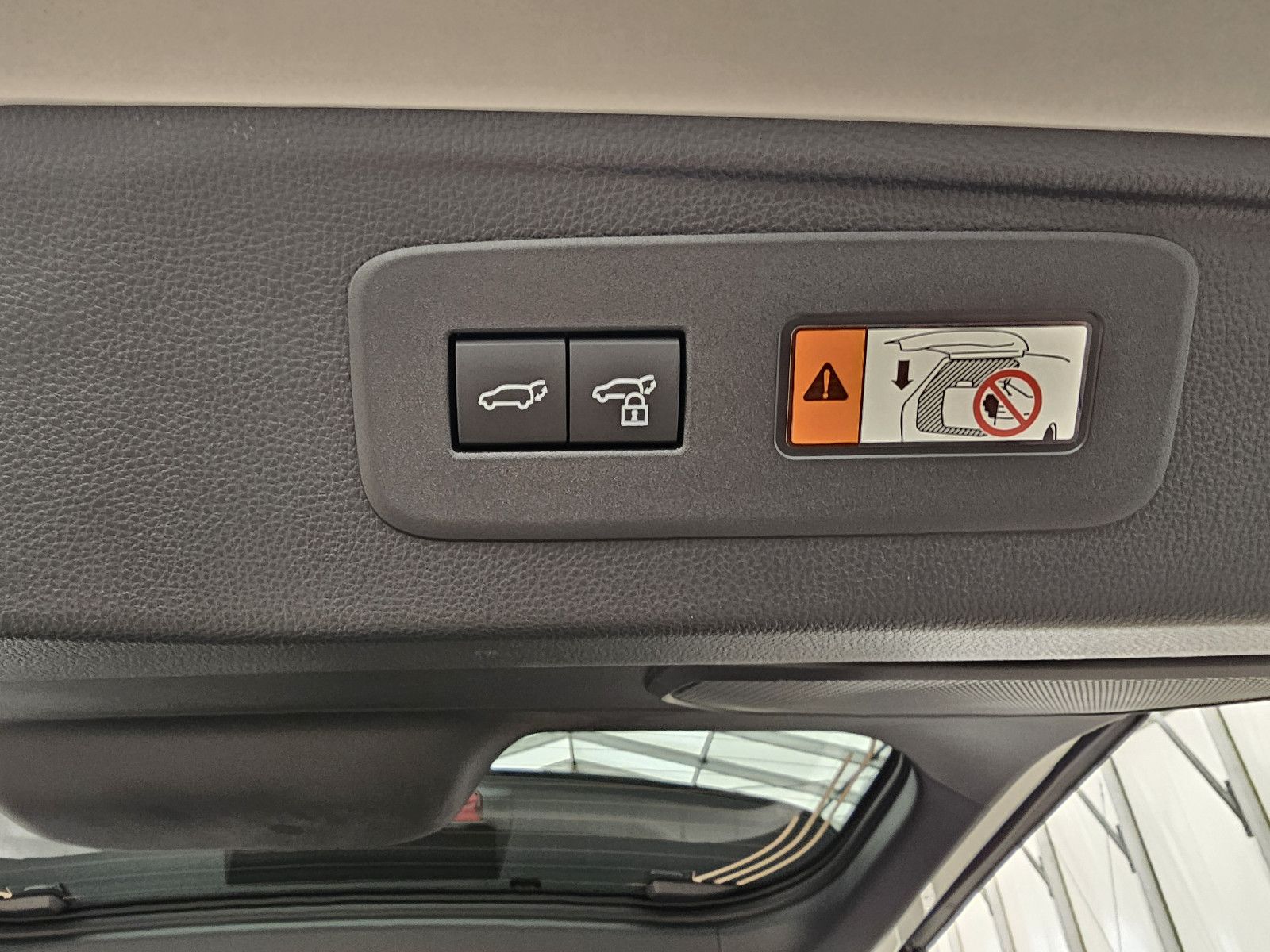 Fahrzeugabbildung Toyota Land Cruiser Premium Hybrid T1 72.000EUR! Stock!