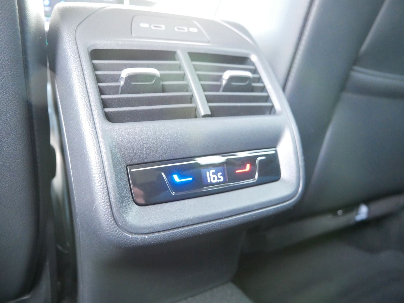 Fahrzeugabbildung Volkswagen Passat Variant 2.0 Business NEU56T AHK ACC Kamer