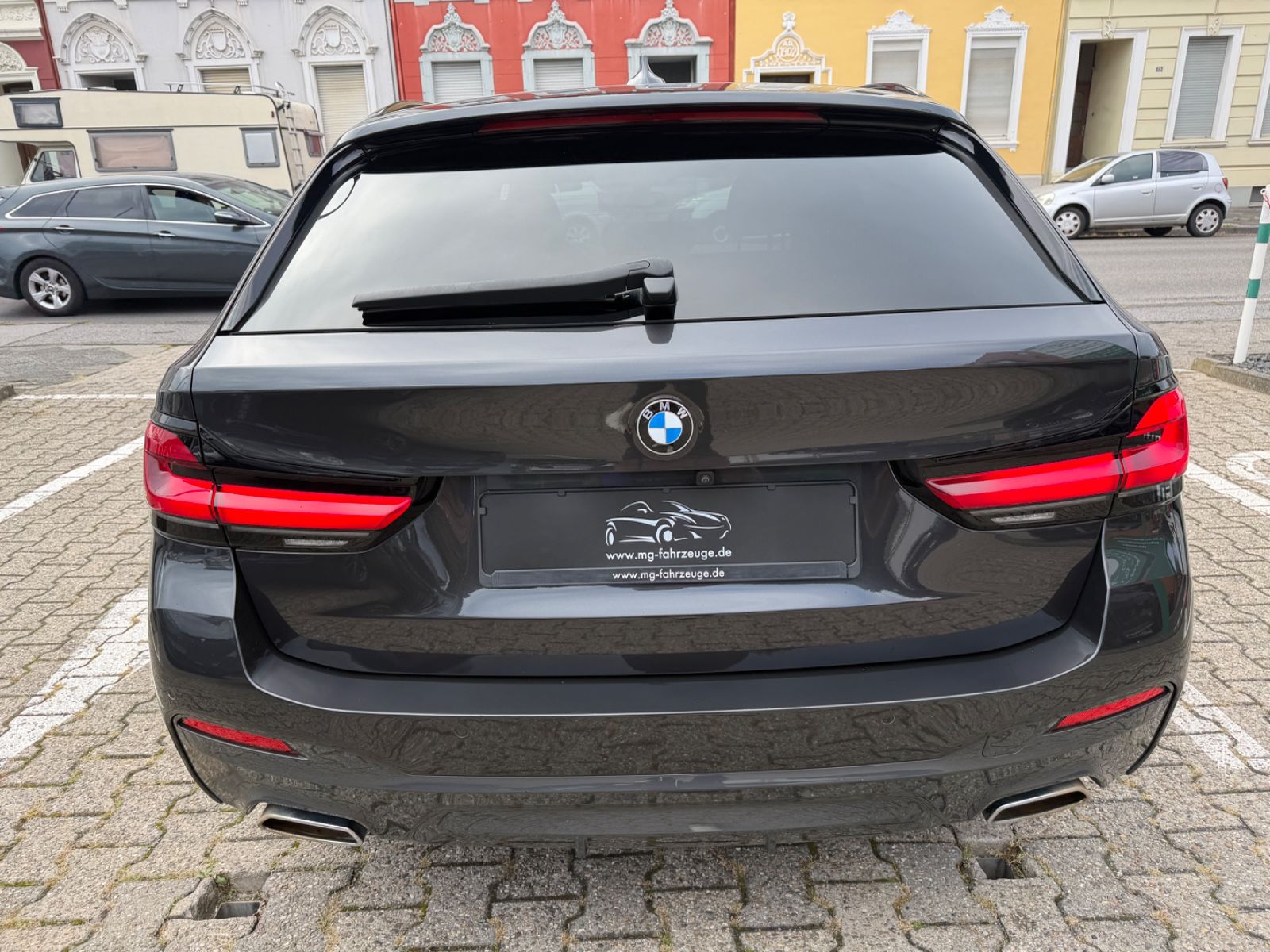 Fahrzeugabbildung BMW 520d Touring M SPORT LASER HUD KAMERA AHK LEDER