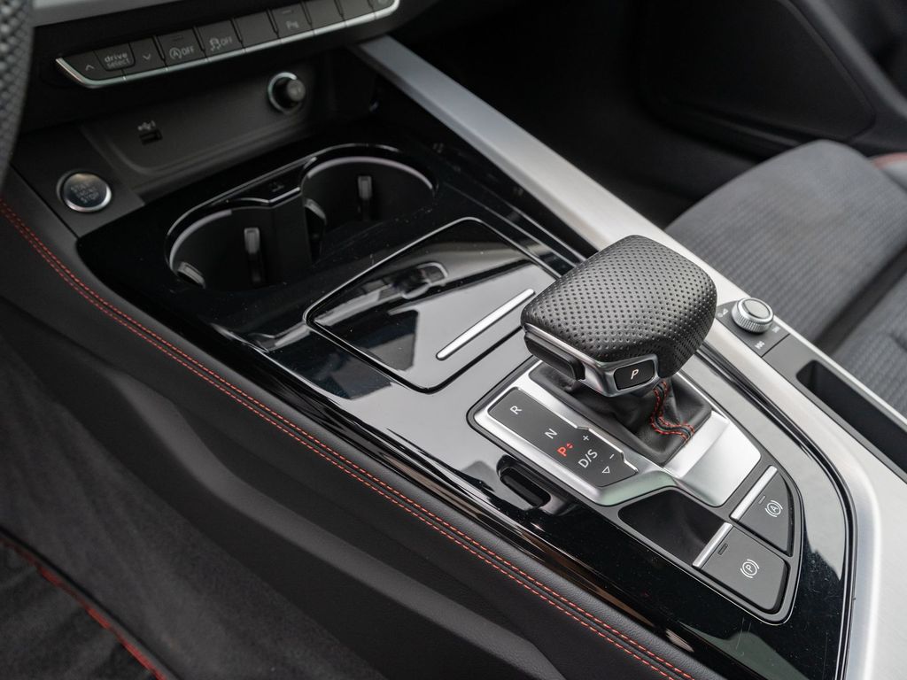 AUDI A4 2024