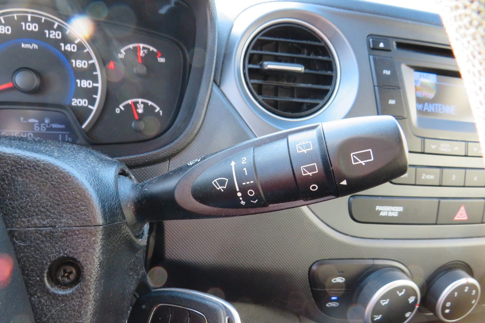 Fahrzeugabbildung Hyundai i10 4-TÜREN KLIMA PDC ALU SCHECKHEFT