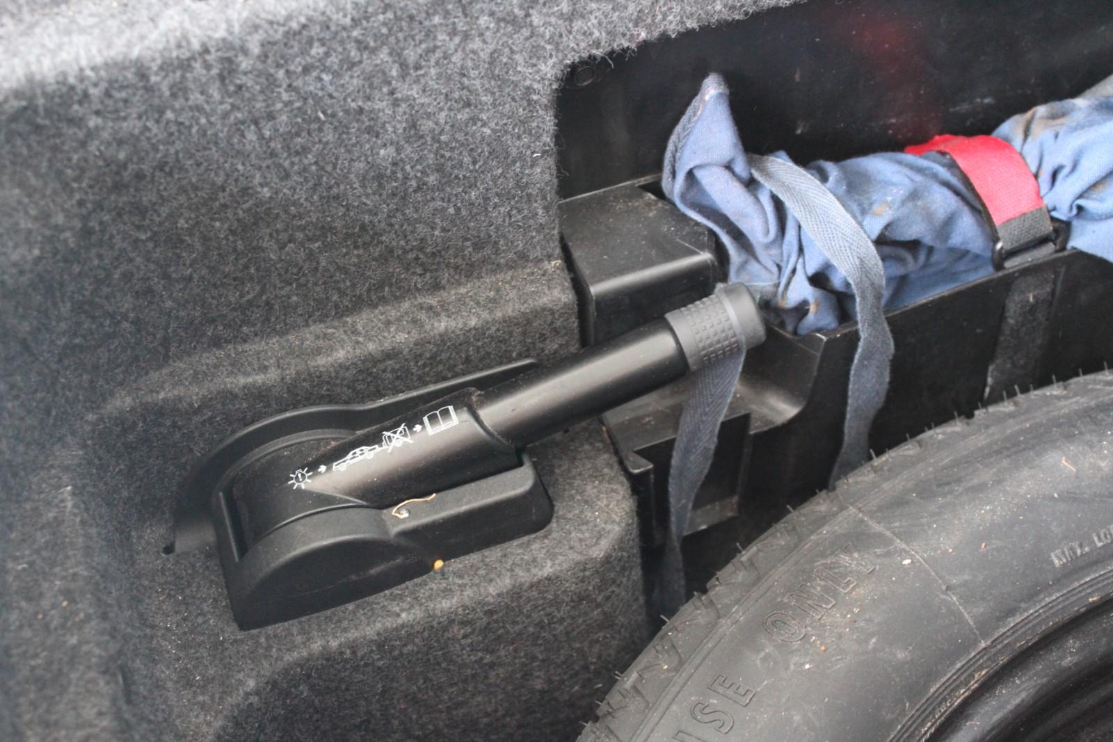 Mercedes-Benz E200 2007 — photo 21