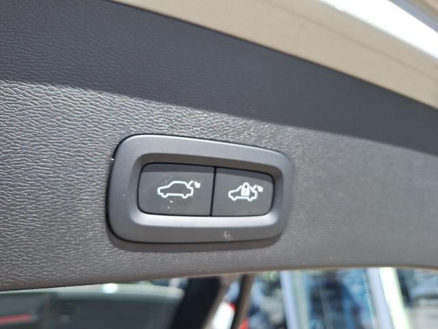 Volvo XC40 2WD Plus Dark *360-Grad-Kamera*Harman-Kardo