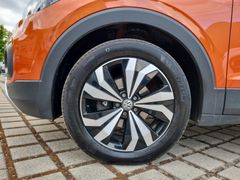 Fahrzeugabbildung Volkswagen T-Cross 1.0 TSI Life Navi ACC 17 Zoll Alu
