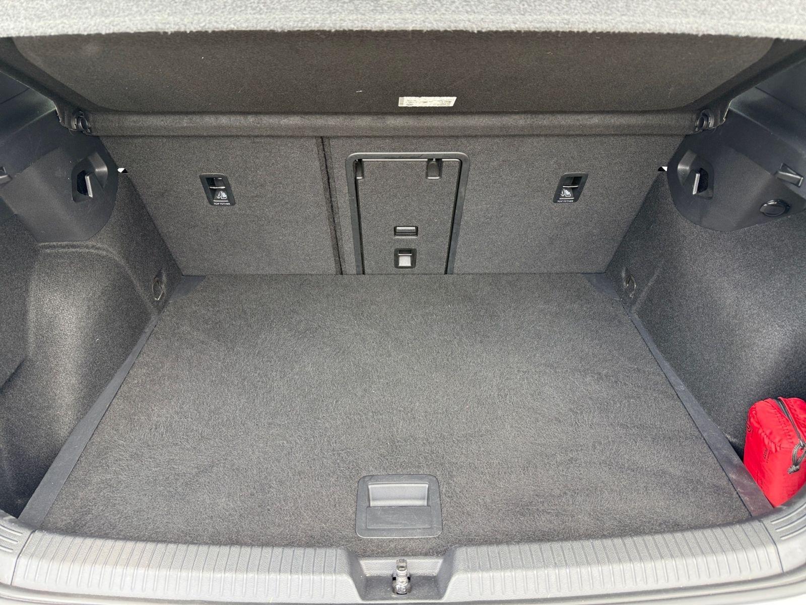 Volkswagen Golf VIII 2.0 TSI DSG GTI Navi Panoramadach Stan, миниатюра 6