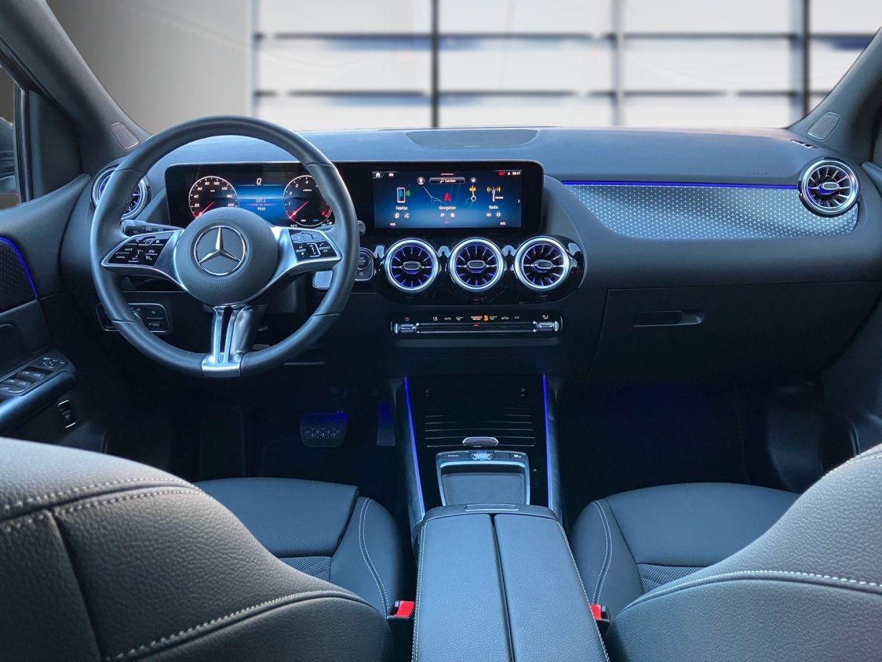 Fahrzeugabbildung Mercedes-Benz B 180 NIGHT+AHK+MULTIBEAM+LENKRADHEIZ+KAMERA+