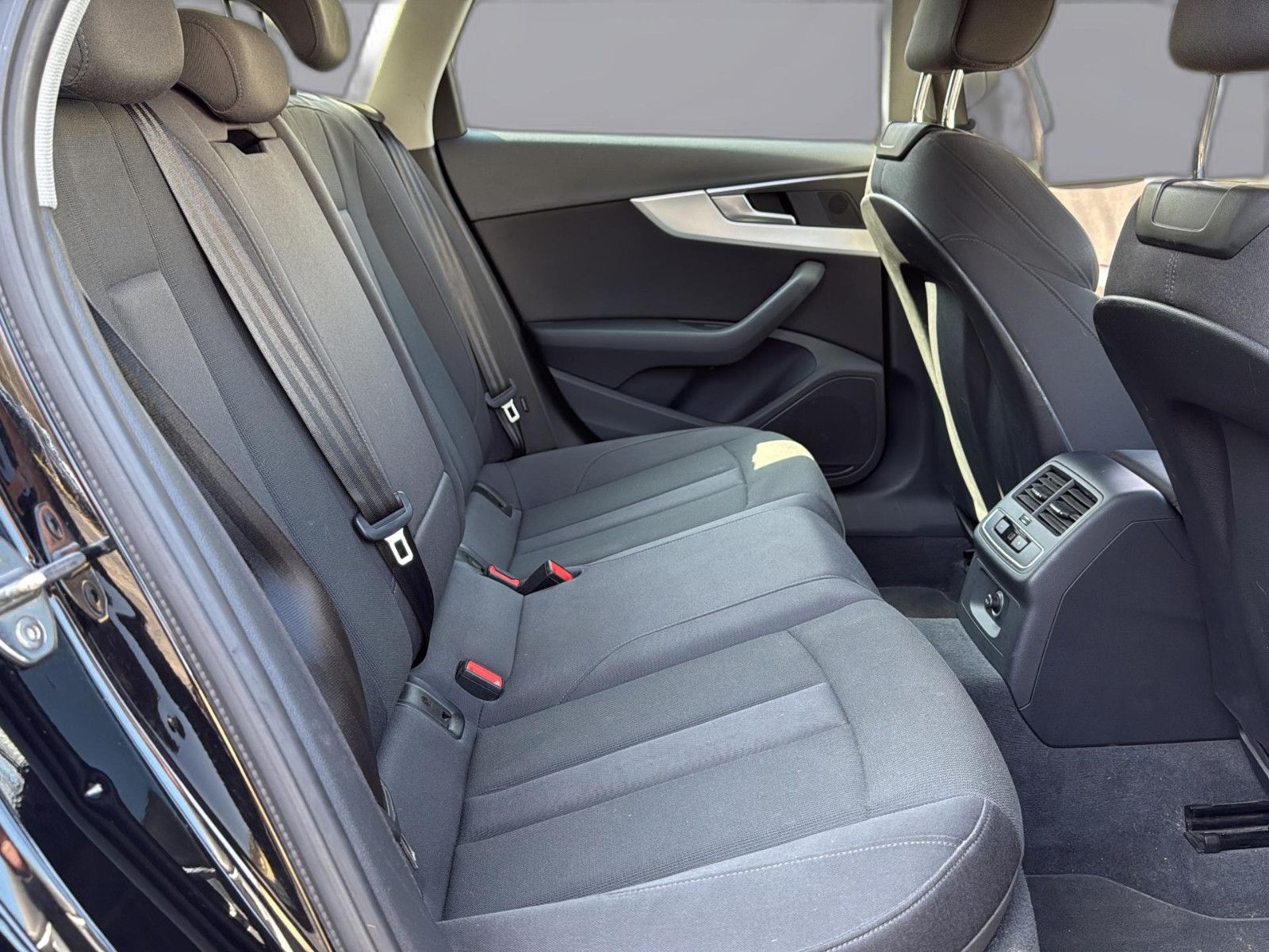 Fahrzeugabbildung Audi A4 Avant 35 TDI sport