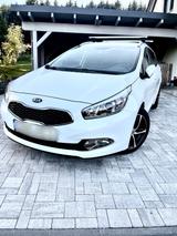 Kia cee'd Sportswagon 1.6 CRDi *AHK abnehmbar* - Kia aus 2014 mit Diesel-Antrieb: Kombi, Cee D