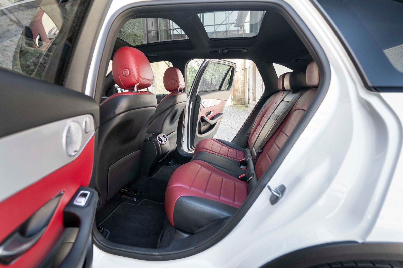Fahrzeugabbildung Mercedes-Benz GLC 300 AMG-LINE BURMESTER LED 360° SHZ PANO