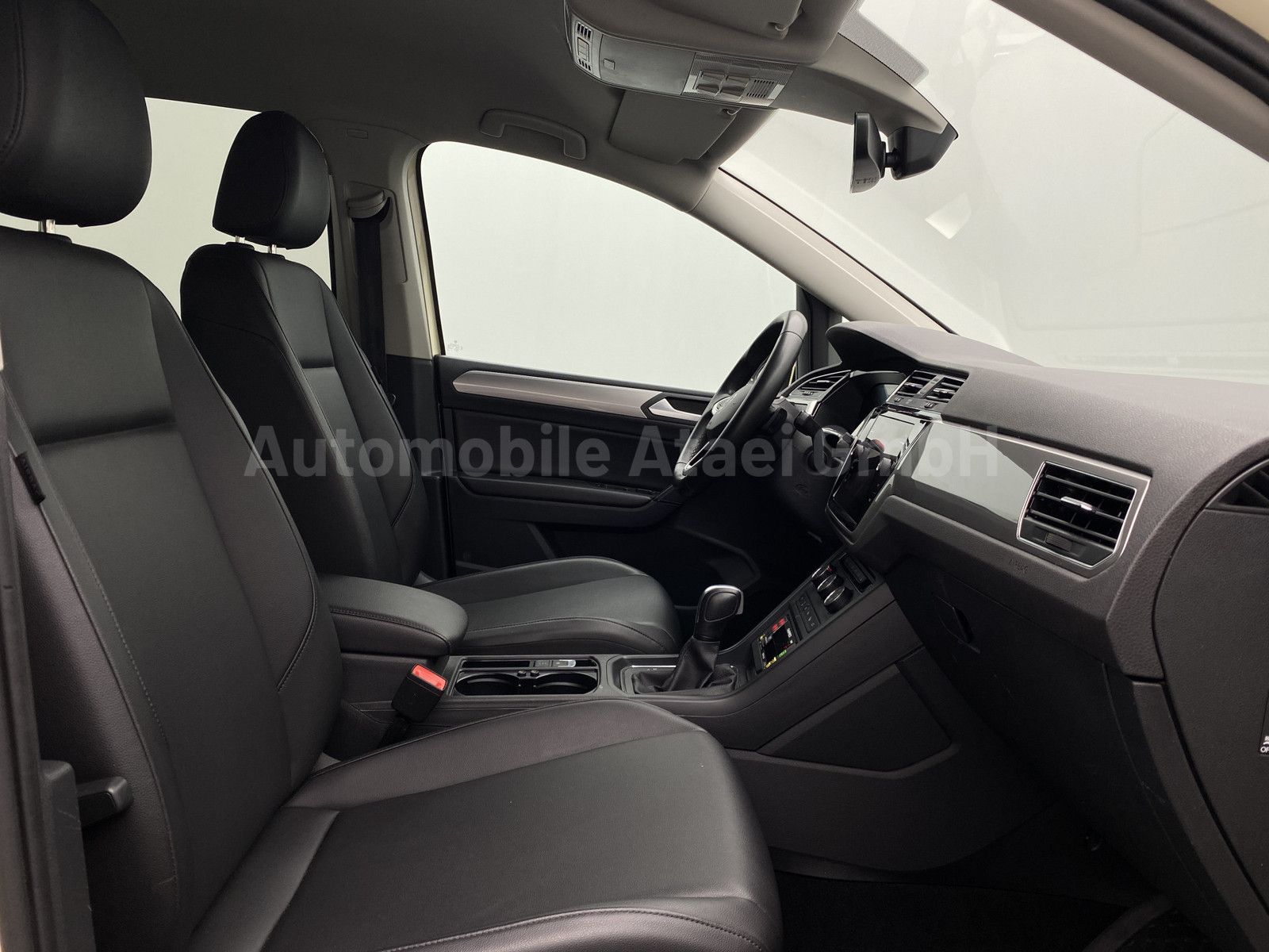 Fahrzeugabbildung Volkswagen Touran DSG *Taxi* 7-SITZE+NAVI+LEDER (9277)