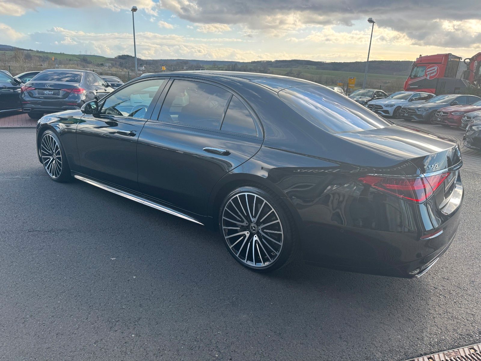 Fahrzeugabbildung Mercedes-Benz S 580 4M L VOLL+AMG+Chauffeur+STH+3D+Pano+