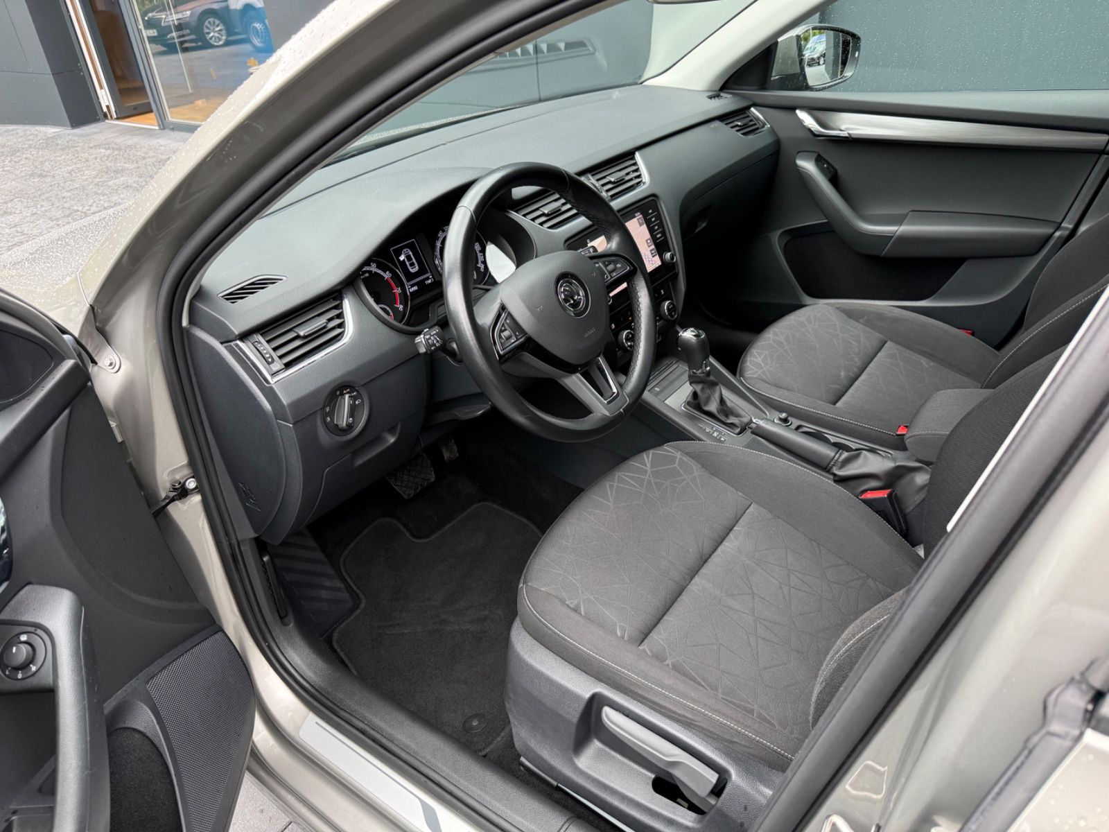Skoda Octavia Lim. 1.8 TSI Clever NAVI DSG LED 1 HAND foto 10
