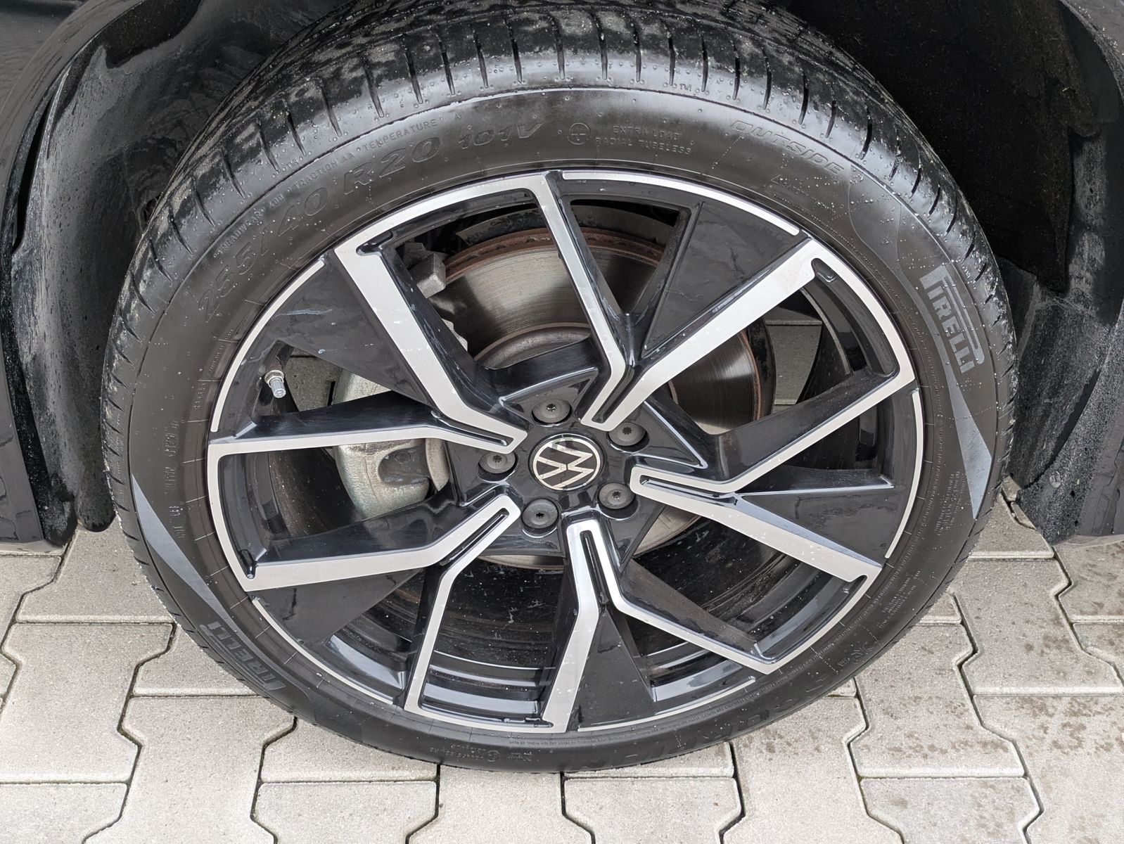 Fahrzeugabbildung Volkswagen Tayron 2.0 TDI 4M R-Line BLACK*7Si*MATRIX*PANO