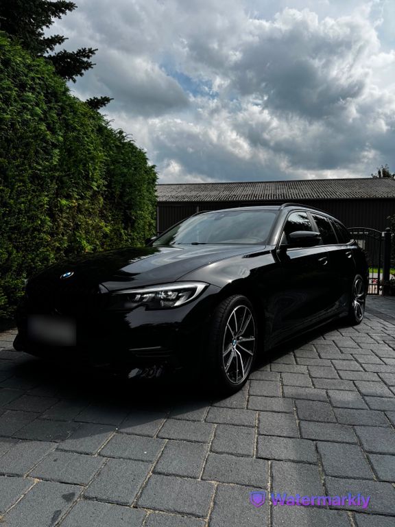 Image of BMW 320