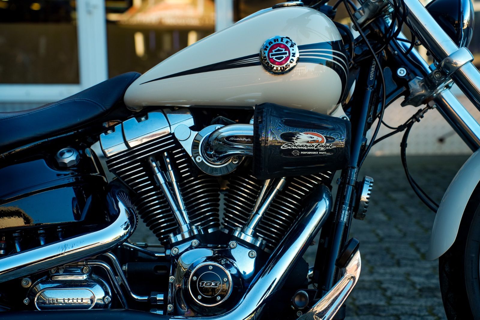 Fahrzeugabbildung Harley-Davidson FXSB Breakout 103 cui - Remus - Screamin' Eagle
