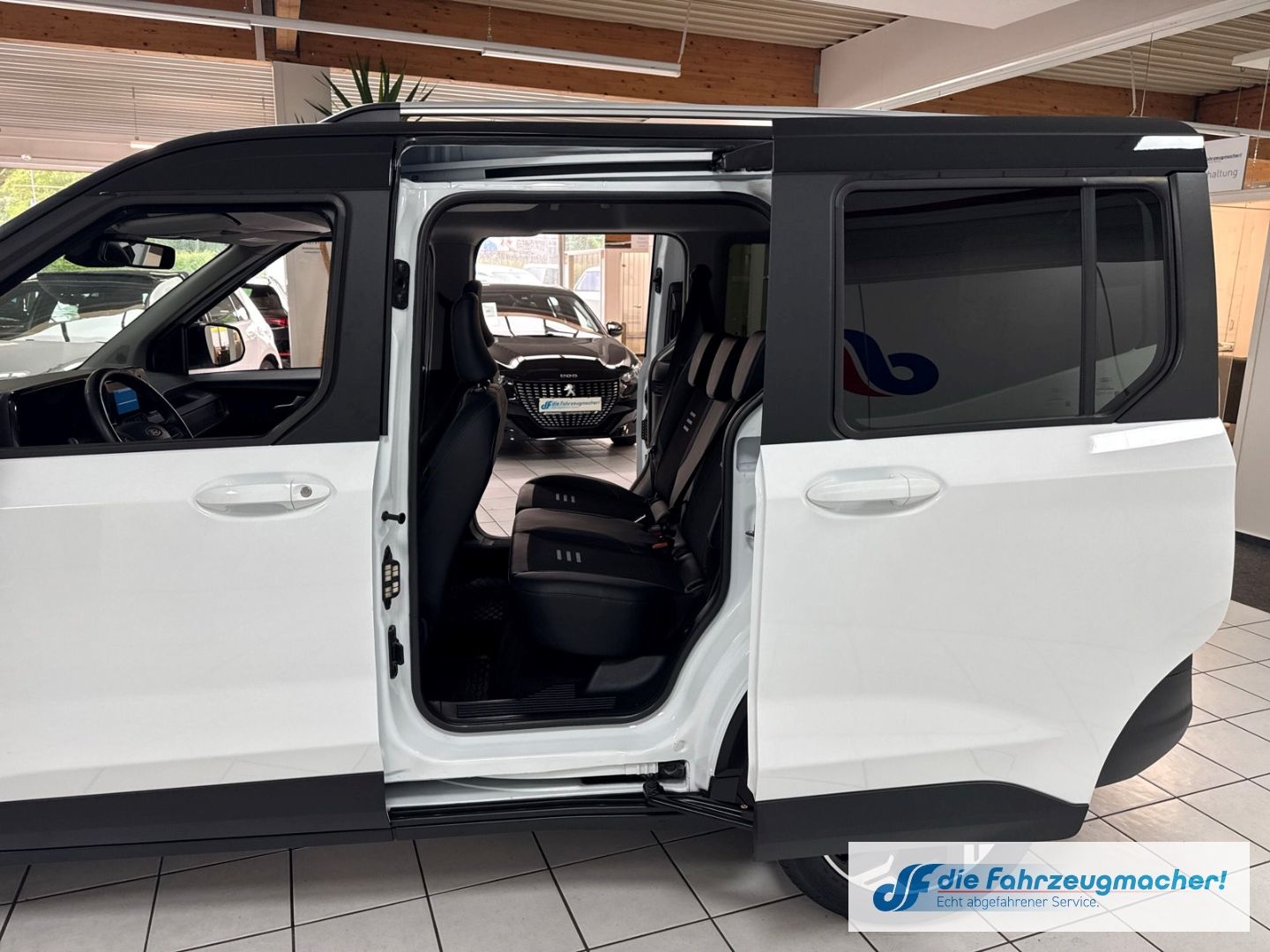 Fahrzeugabbildung Ford Tourneo Courier Active Navi ACC Klimaautom DAB S