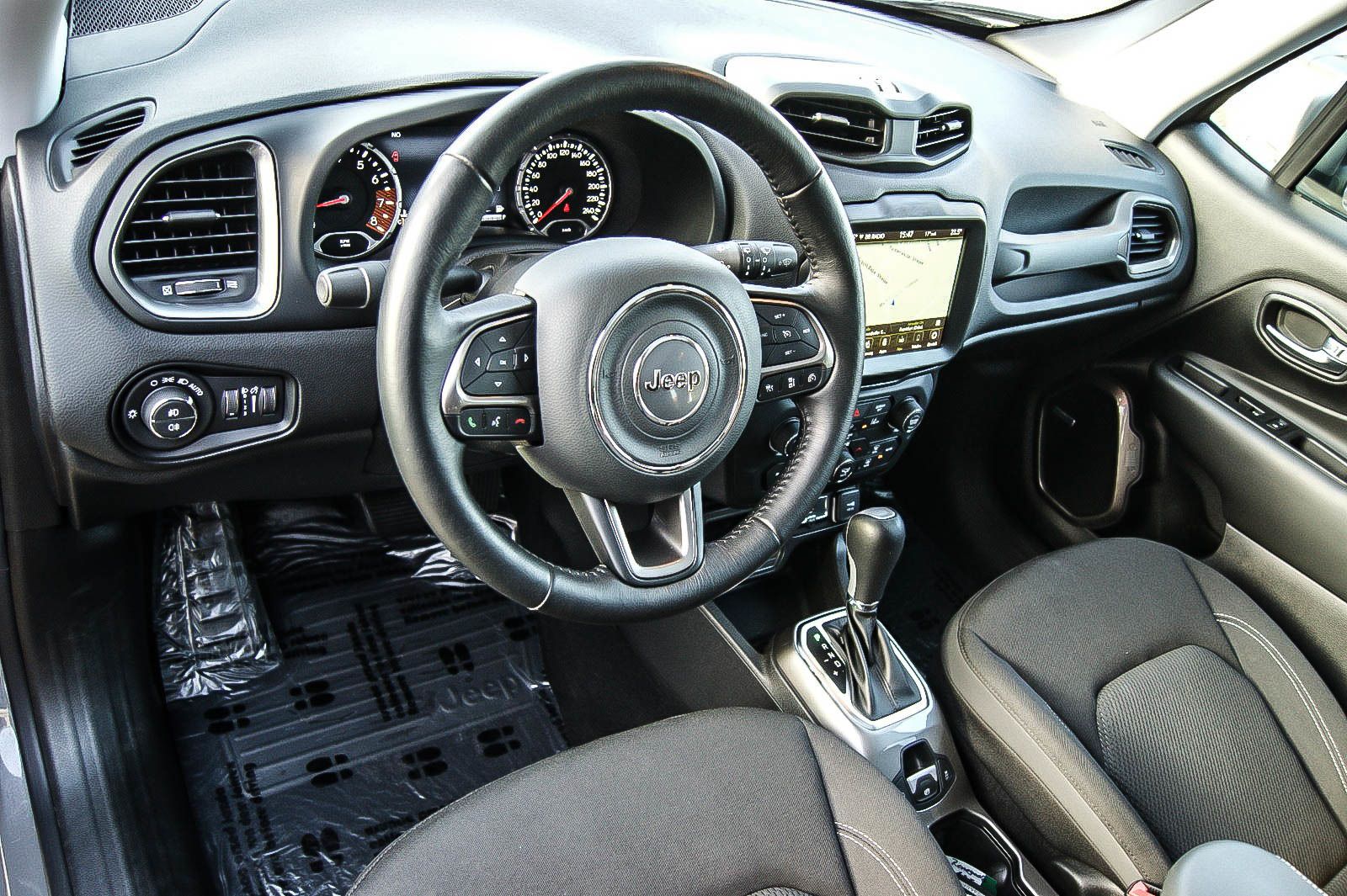 Fahrzeugabbildung Jeep Renegade 1.3 T-GDI Limited FWD KENWOOD PANORAMA