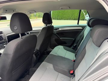 Volkswagen Golf - 12