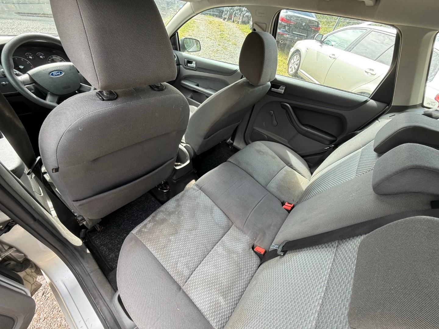 Ford Focus 2006 — photo 10