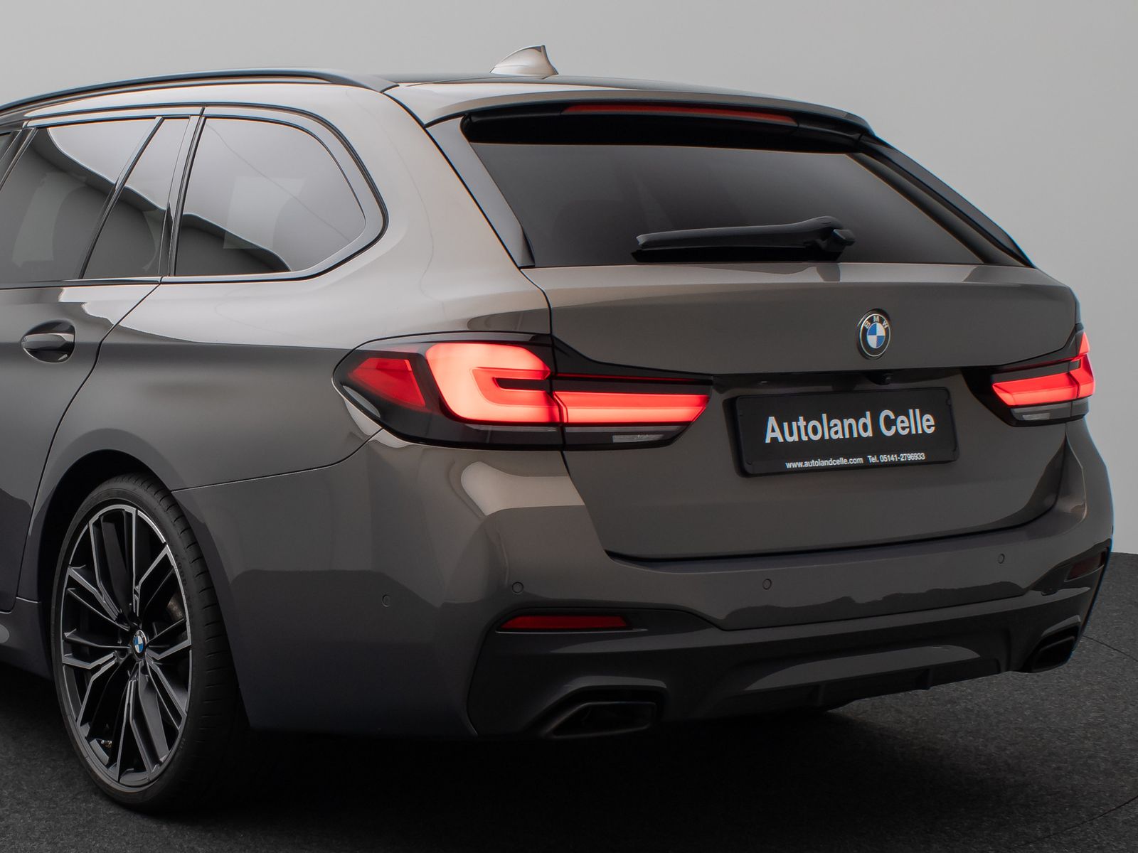 Fahrzeugabbildung BMW 530d xD M Sport Individual Panorama HUD 20Zoll