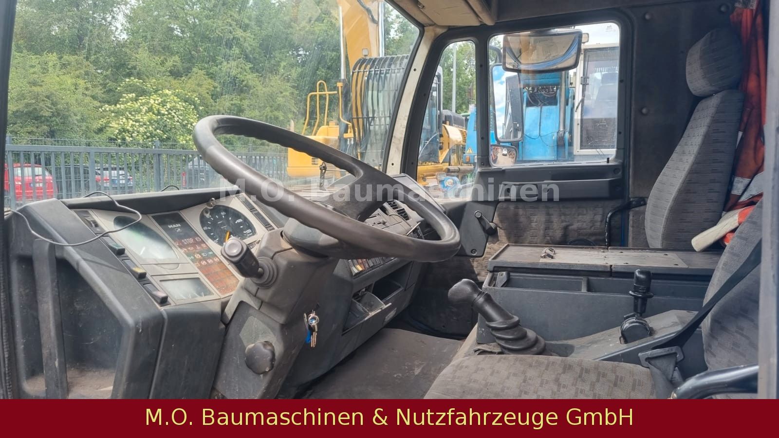 Fahrzeugabbildung MAN 8.153 / Saug u. Druckwagen / 4x2/