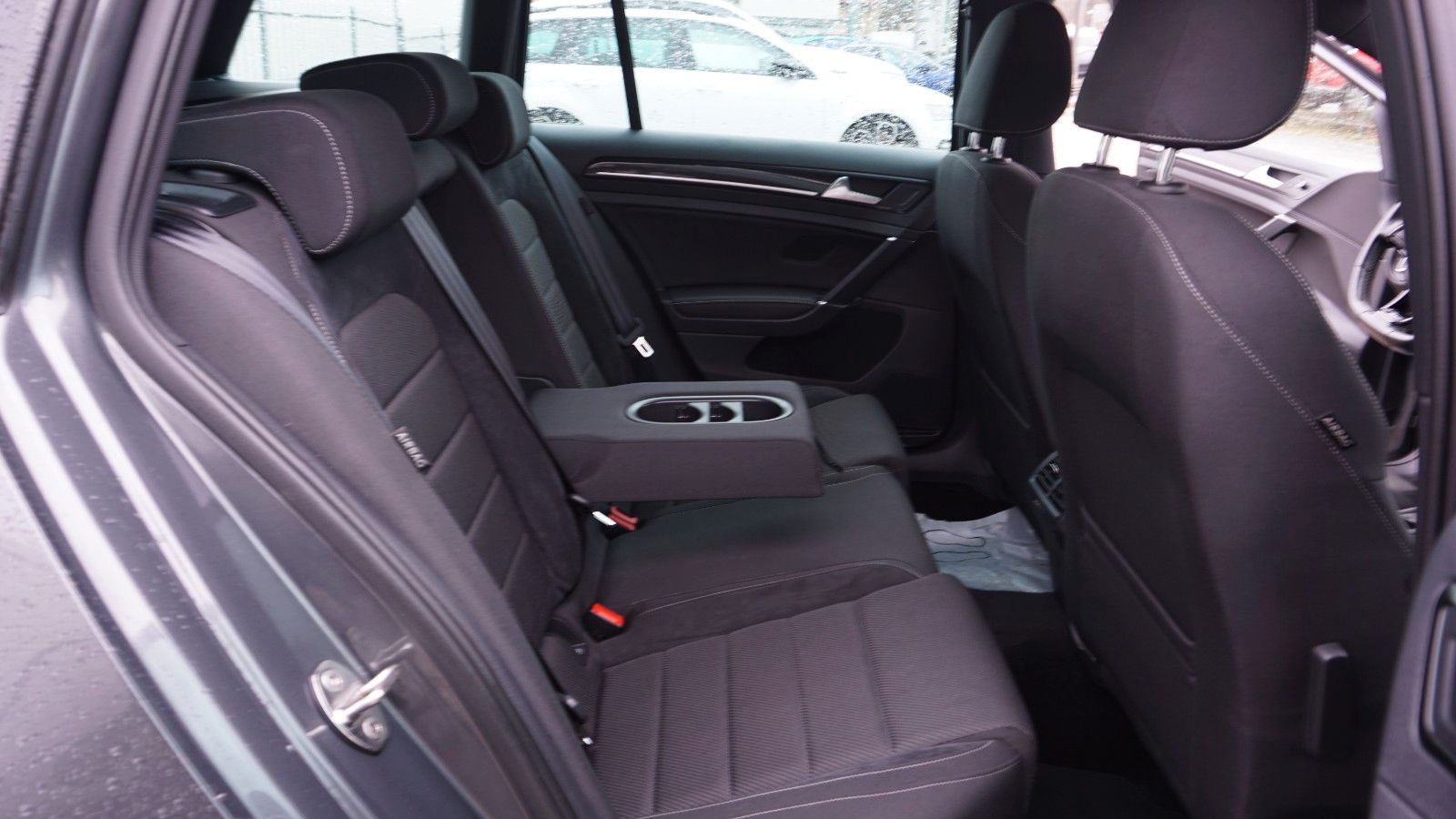 Fahrzeugabbildung Volkswagen Golf VII Variant R-line 4M,Navi,LED,SH,ACC,Kamer