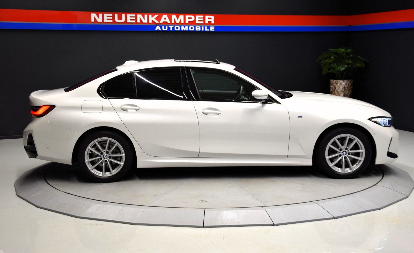 Fahrzeugabbildung BMW 320 i xDrive M Sport Schiebed. ACC Kamera HeadUp