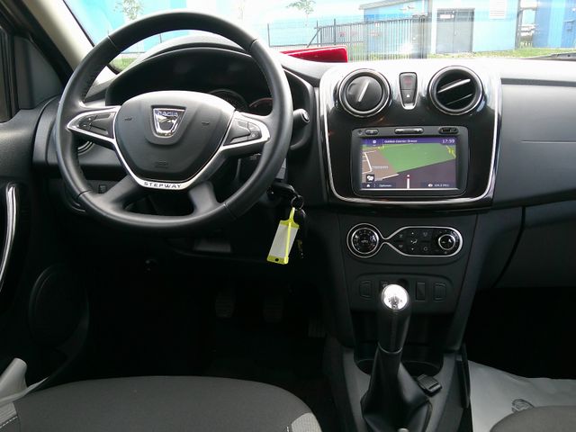 Dacia Sandero II Stepway Celebration 1 Hand