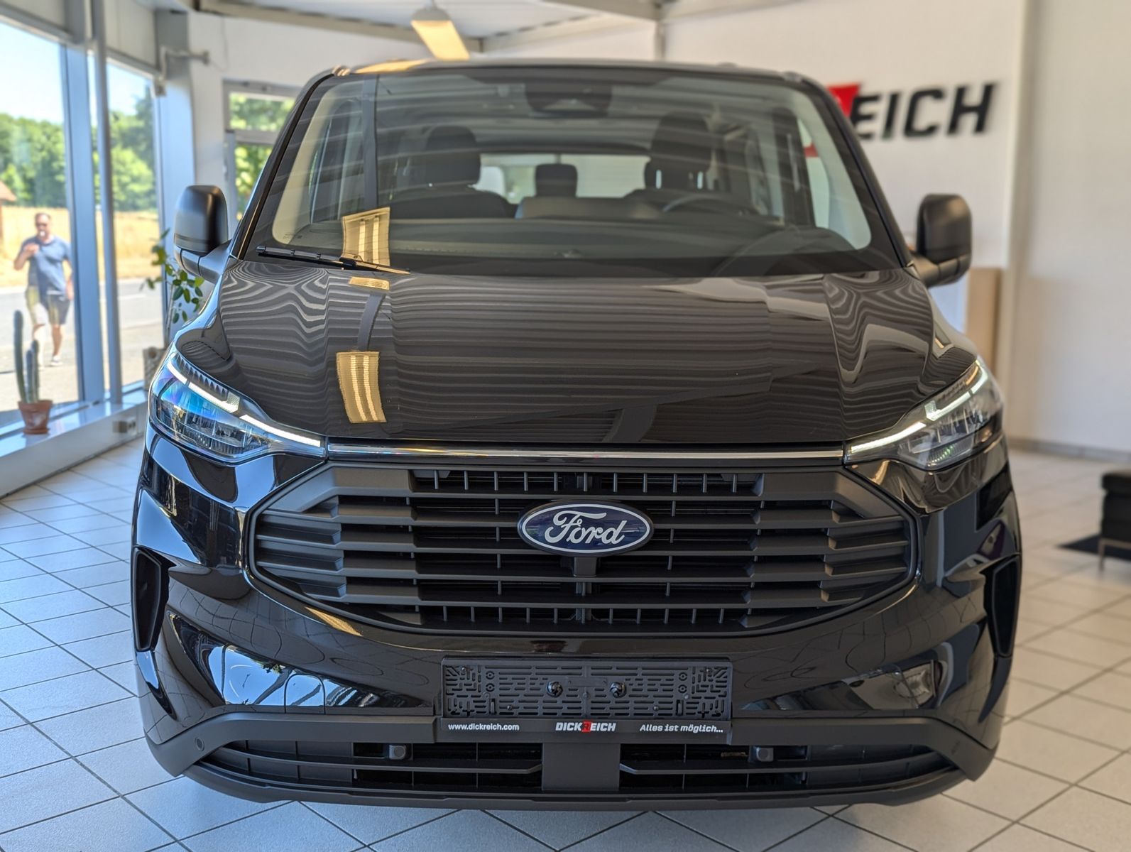 Fahrzeugabbildung Ford Transit Custom 320 L1 Navi 8-Sitze LED Kamera