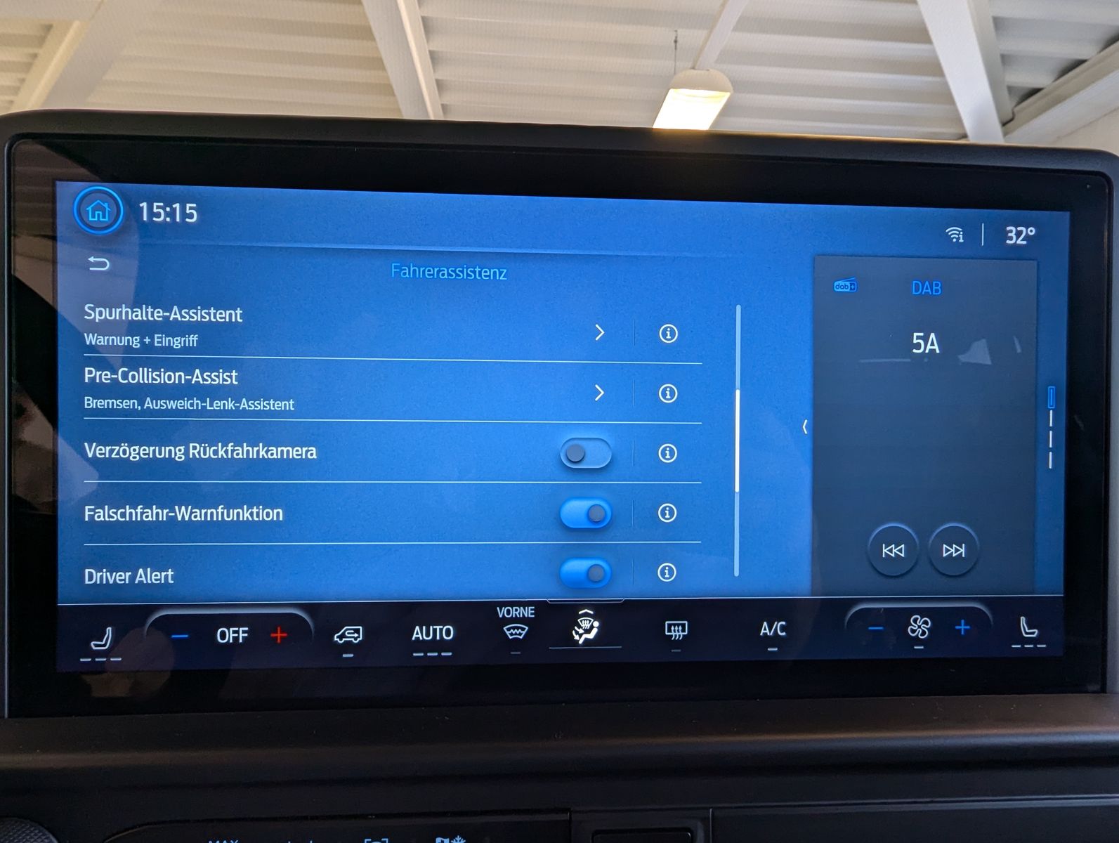 Fahrzeugabbildung Ford Transit Custom 320 L1 Navi 8-Sitze LED Kamera