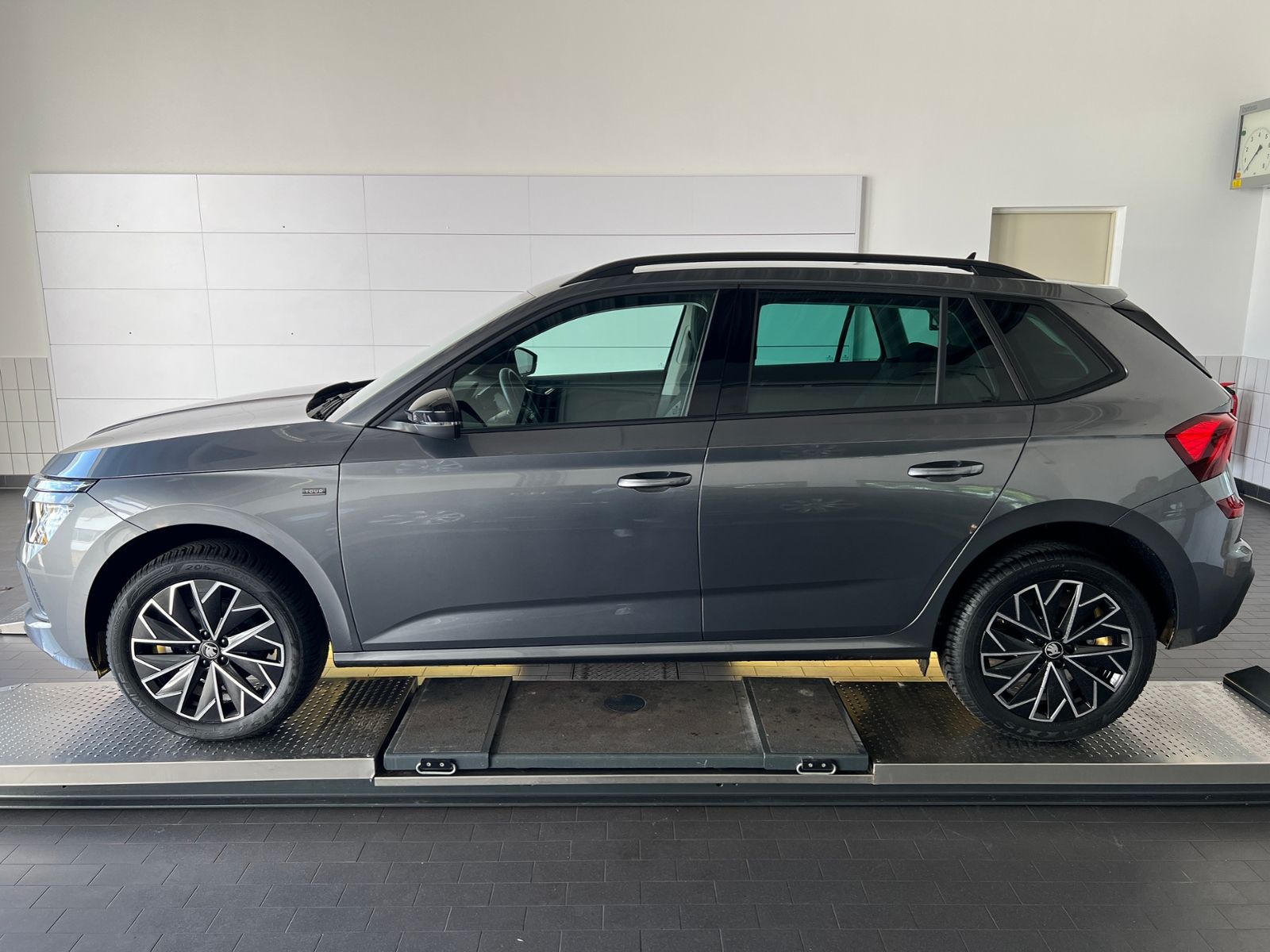 Fahrzeugabbildung SKODA Kamiq Selection Tour 1.0 TSI DSG *AHK, LED, Navi