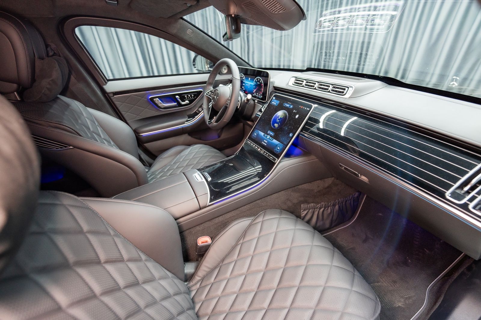 Fahrzeugabbildung Mercedes-Benz S 680 4M GUARD Armored VR10 FULL STOCK 2025