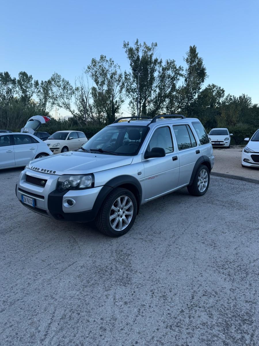 Land Rover Freelander 2004 — rear view