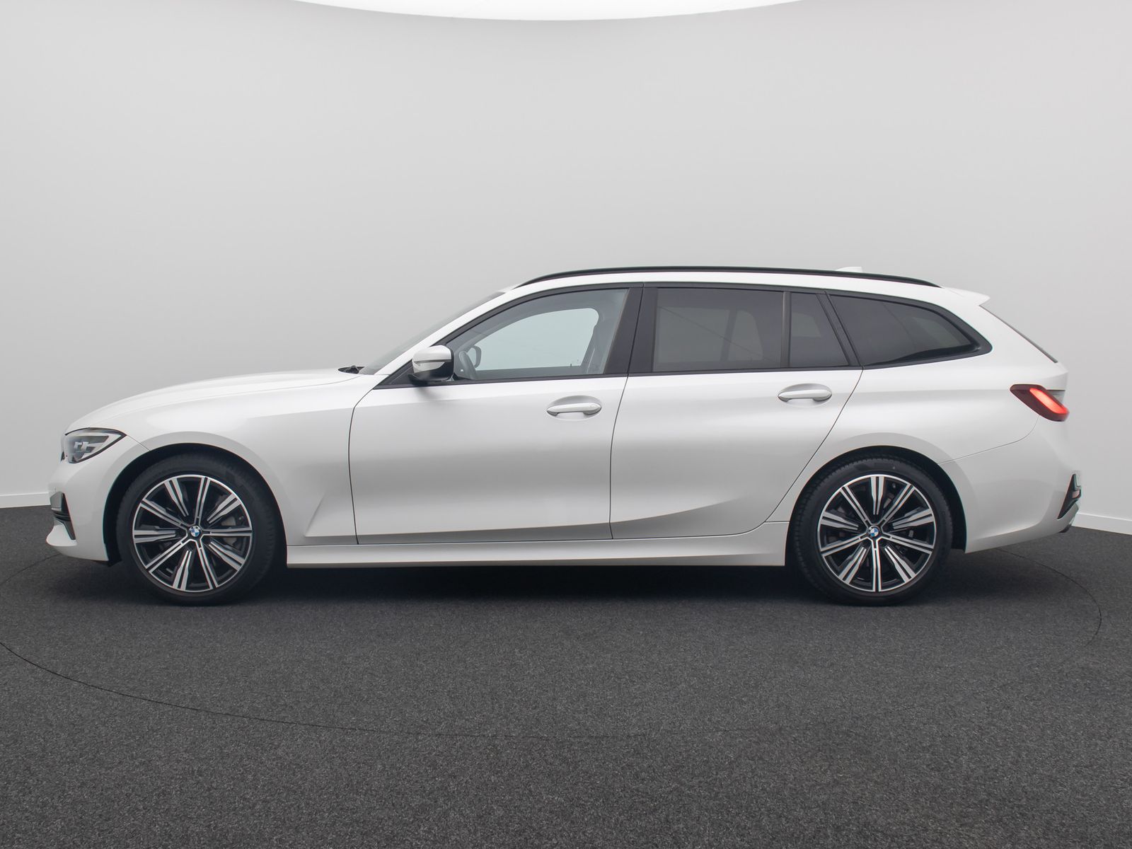 Fahrzeugabbildung BMW 330d Stop&Go LED DAB DriveAssis Panorama 18Zoll