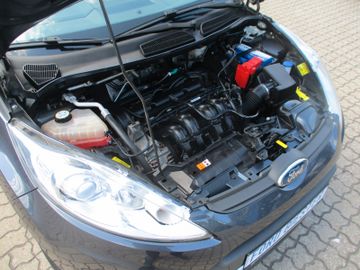 Ford Fiesta Titanium PDC + Klimaaut. + Beh. WSS