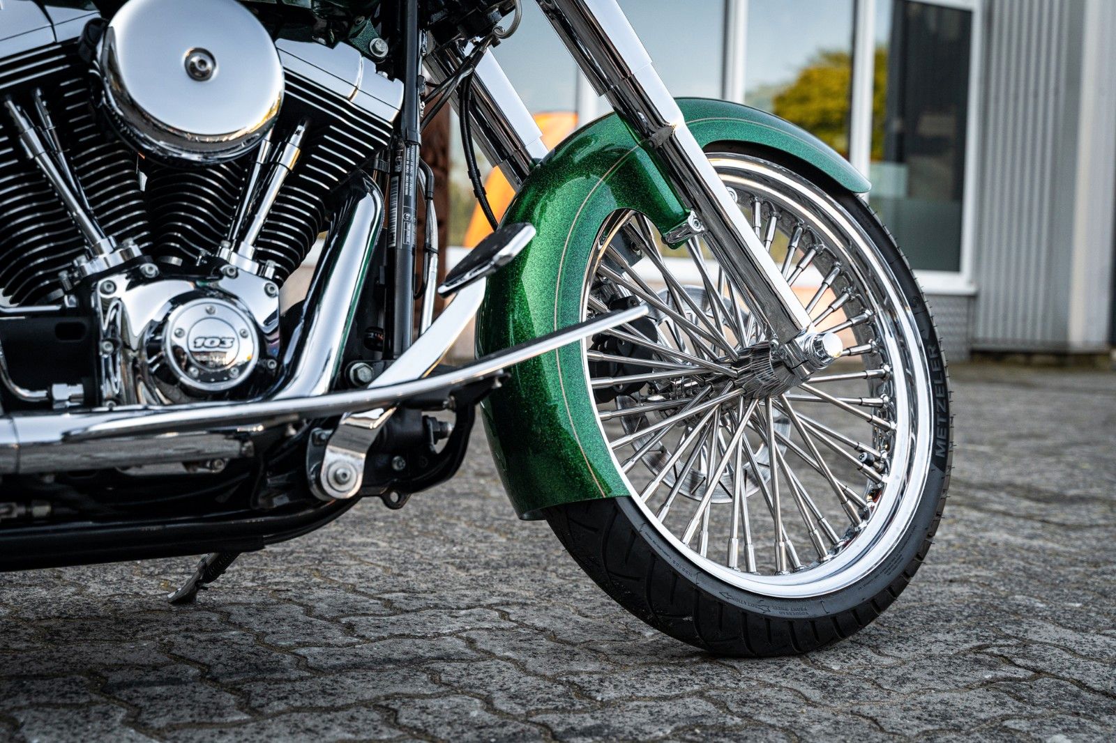 Fahrzeugabbildung Harley-Davidson FLSTN Softail Deluxe 103 - Chicano Candy Green