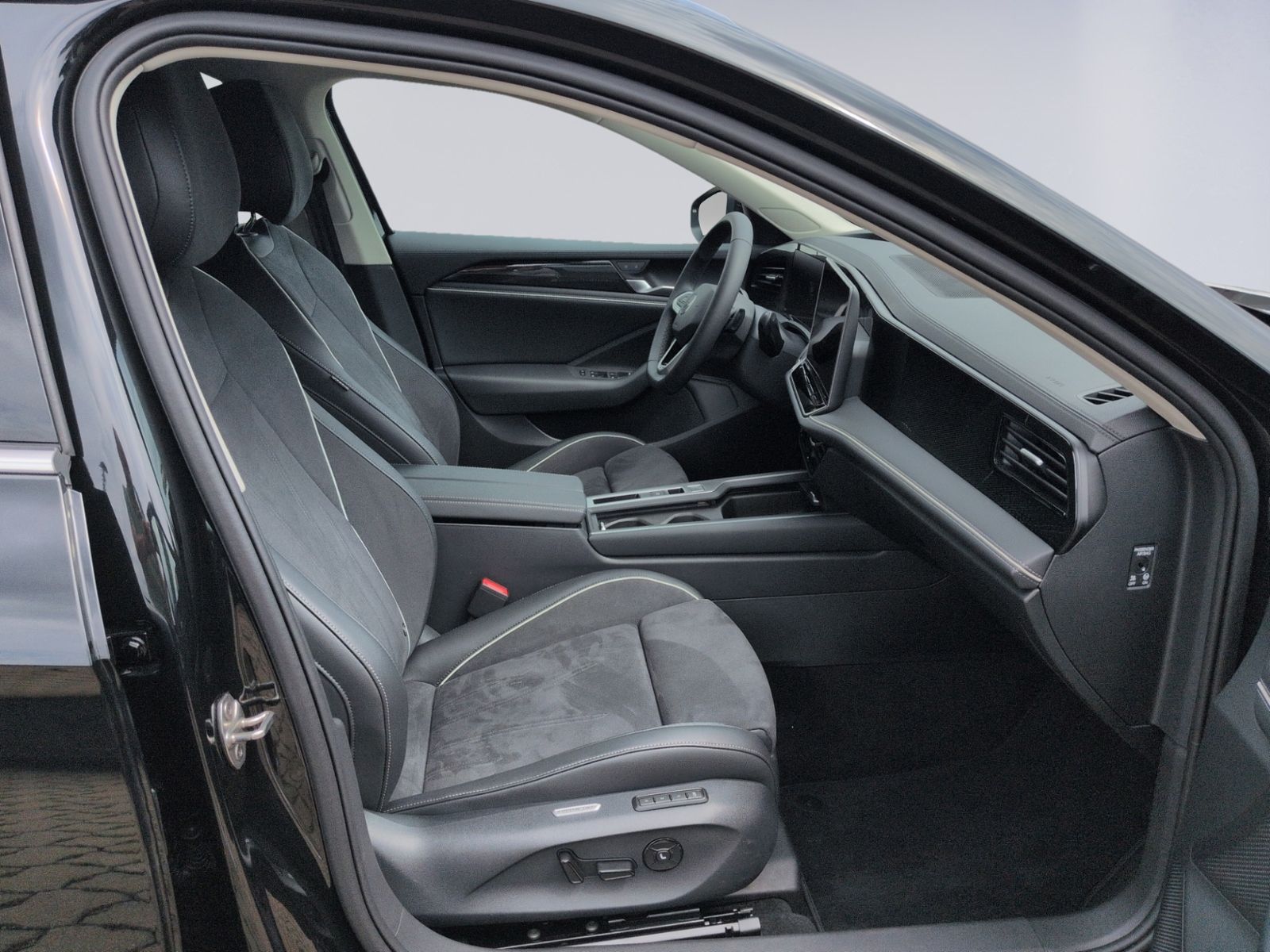 Passat Variant 1.5 eTSI DSG Business AHK+NAVI