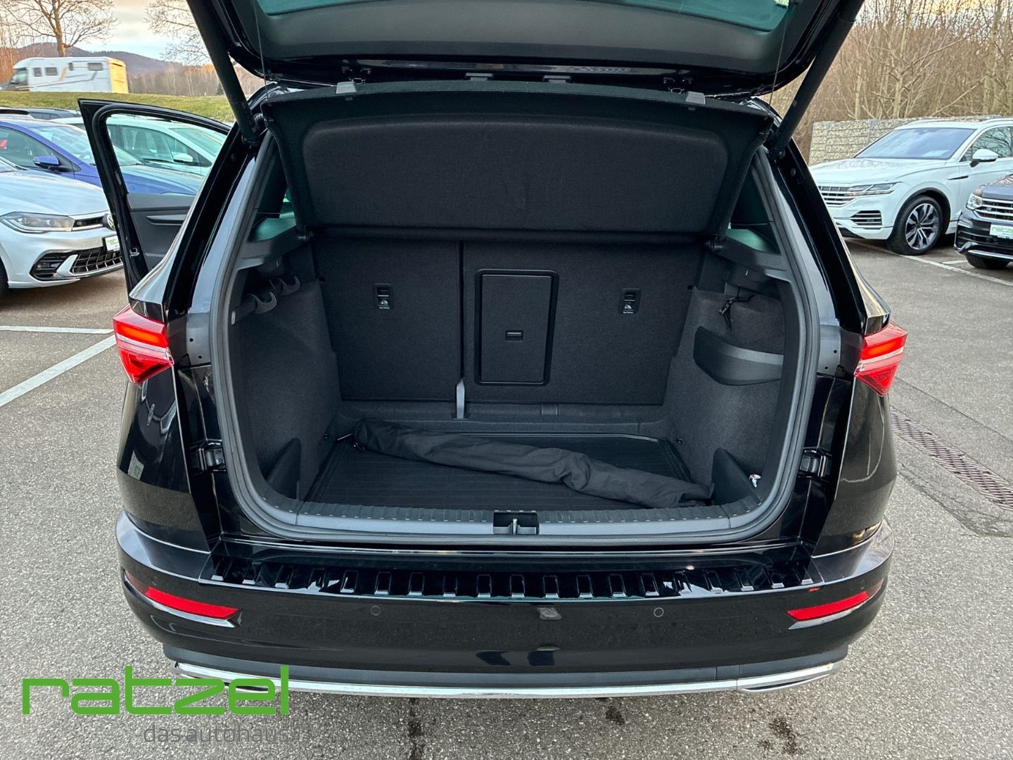 Fahrzeugabbildung SKODA Karoq Sportline 1.5 TSI DSG Navi LED Travel Assi