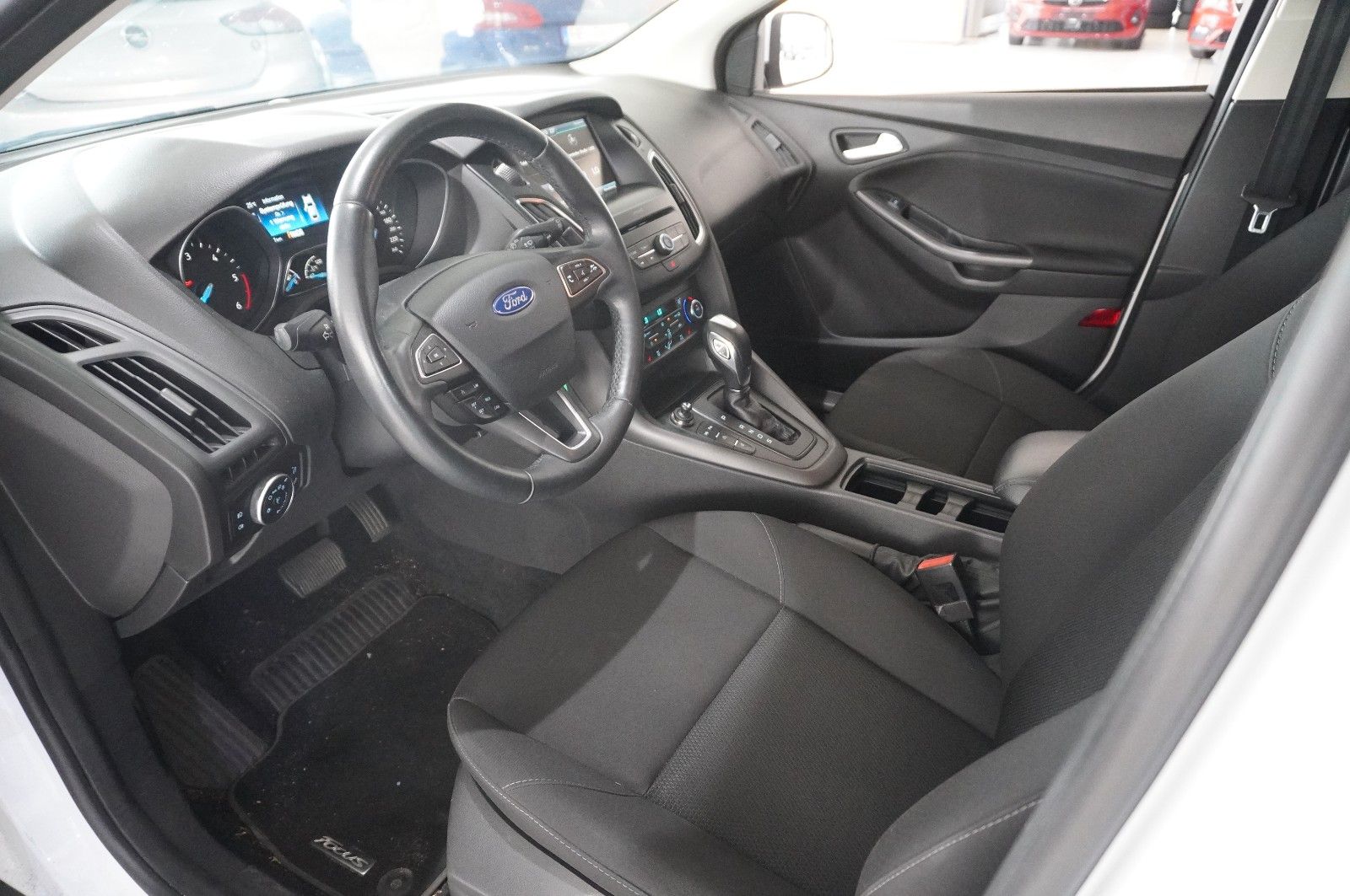 Fahrzeugabbildung Ford Focus Turnier 1.5D BUISNESS NAVI/LED/SH/PDC/TEMP