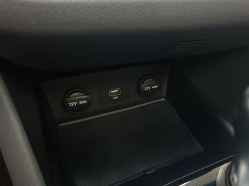 Fahrzeugabbildung Hyundai Ioniq Advantage Plug-In Hybrid