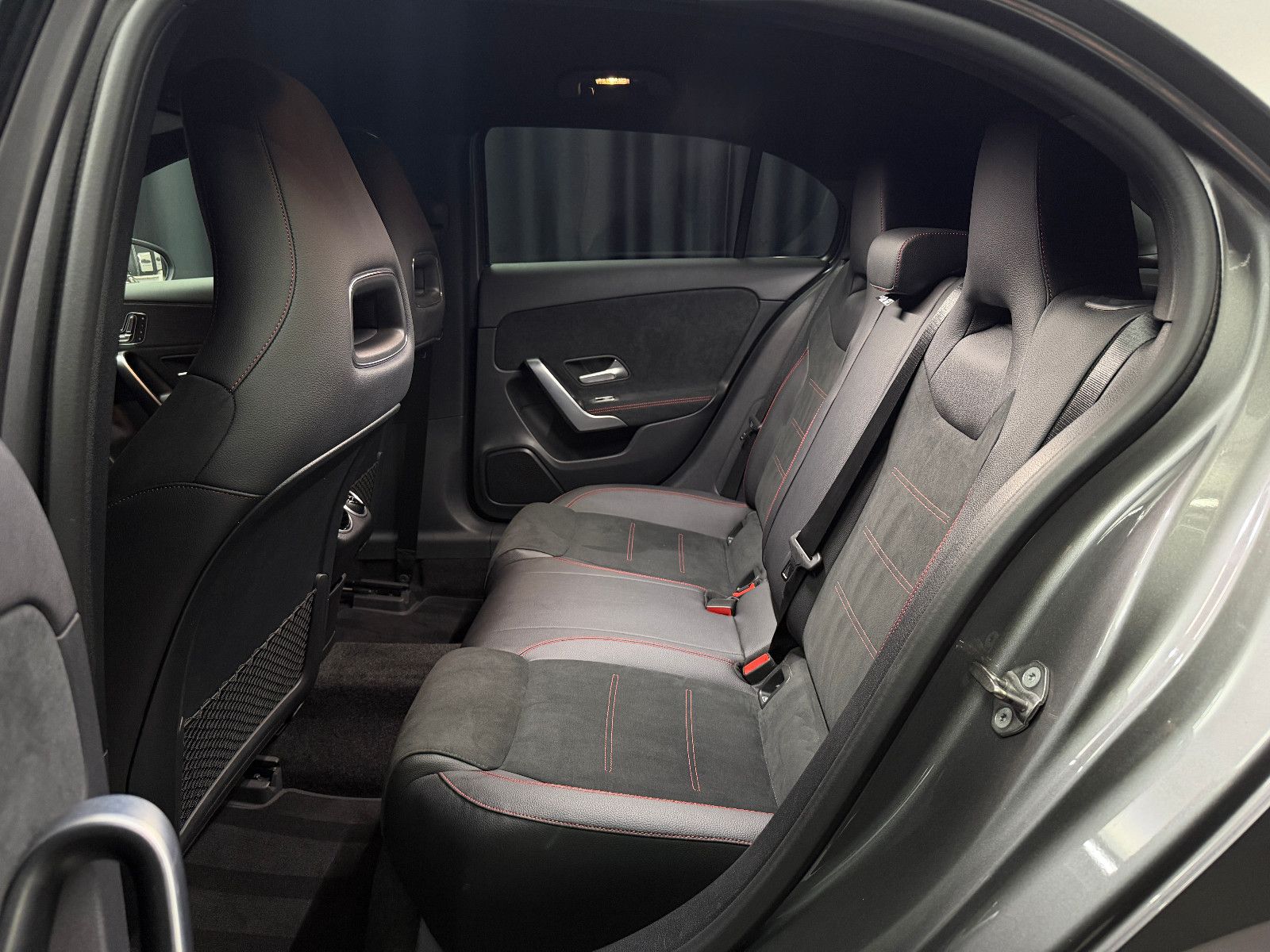 Fahrzeugabbildung Mercedes-Benz A 250 4Matic|AMG-LINE|360°|STDHZG