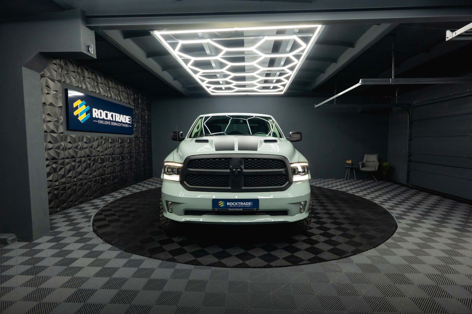 Fahrzeugabbildung Dodge RAM 5.7 V8 HEMI 4x4 OFFROAD Night-Paket *LED*AHK