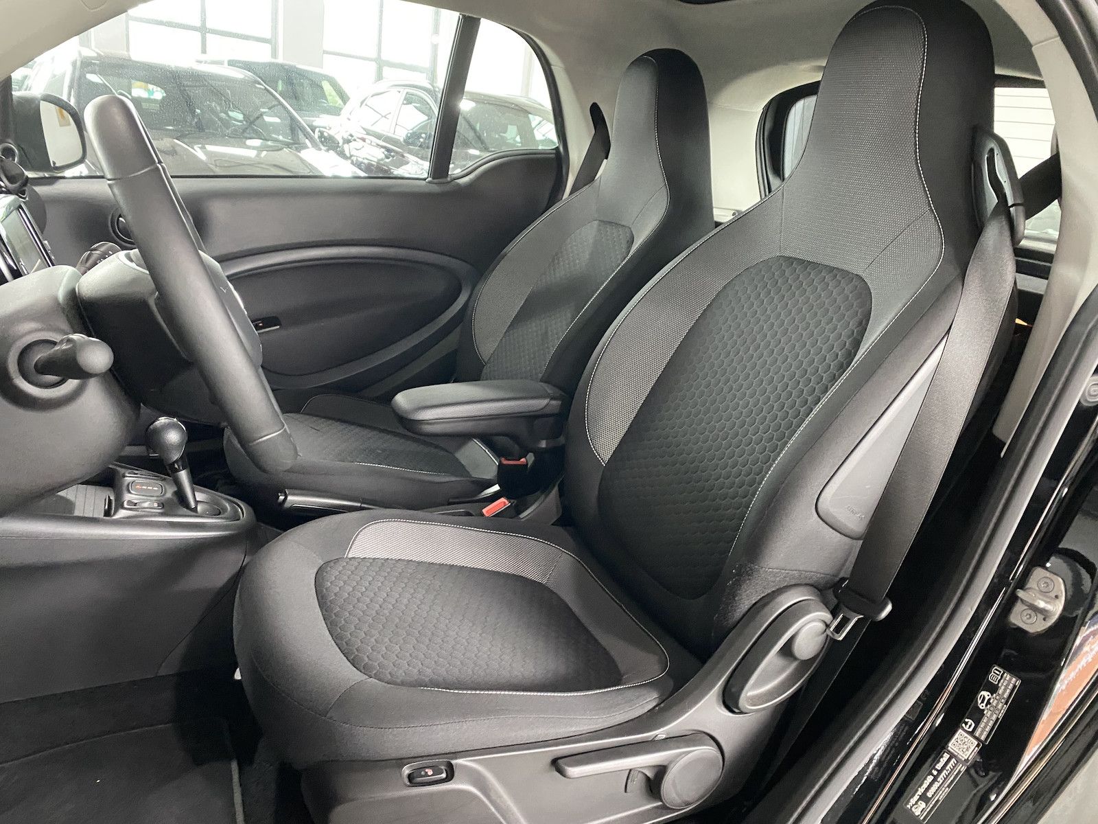 Fahrzeugabbildung Smart ForTwo EQ Pulse-Exclusive 22KW/Pano/MATT/Navi/